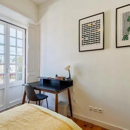 A Casa Amarela De *
