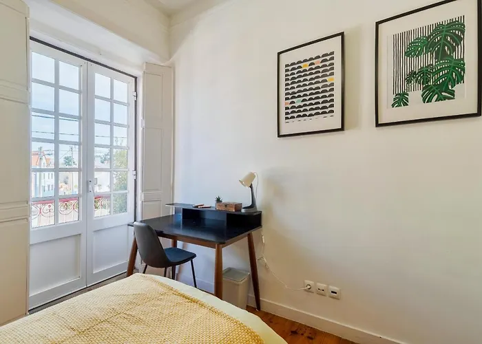 A Casa Amarela De *